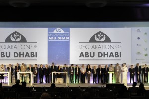 DECLARATION OF ABU DHABI Foto de familia tras la firma de la Declaración de Abu Dabi.